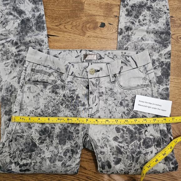 Mother The Looker in Rebel at Night - Picture 9 of 16